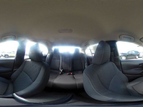 Used 2025 Toyota Corolla LE image 40