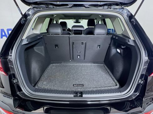 Used 2024 Volkswagen Taos SE w/ Panoramic Sunroof Package AWD/4WD image 32