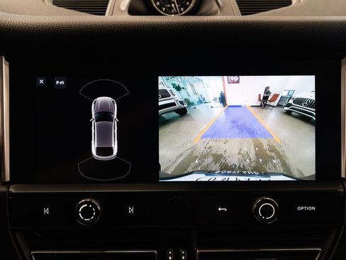 Used 2022 Porsche Macan w/ Premium Package Plus AWD/4WD image 13