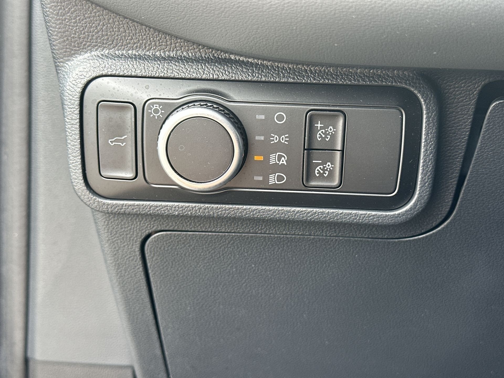 Used 2025 Ford Explorer Active RWD image 18