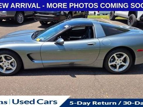Used 2004 Chevrolet Corvette Coupe w/ Roof Package RWD image 5