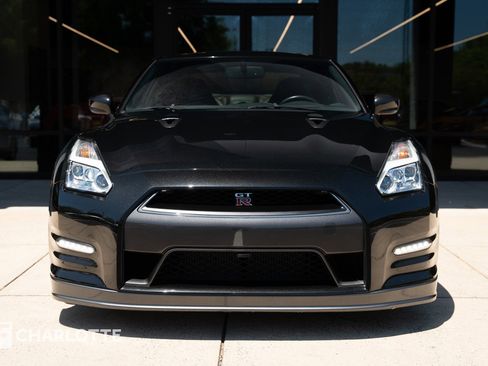 Used 2015 Nissan GT-R Premium AWD/4WD image 4