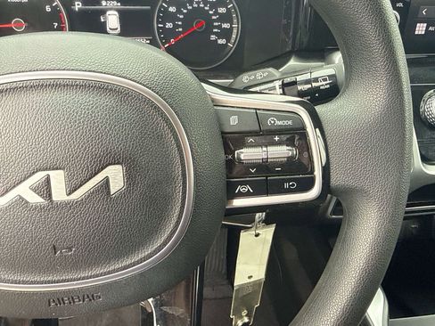 Used 2023 Kia Sorento LX image 19