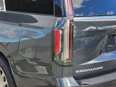 Used 2022 Cadillac Escalade Premium Luxury w/ Performance Package image 40