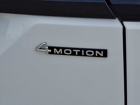 Used 2025 Volkswagen Atlas Peak Edition SE AWD/4WD image 28