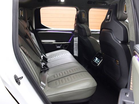 Used 2023 Rivian R1T Adventure image 31