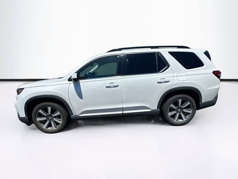 Used 2025 Honda Pilot Touring image 4