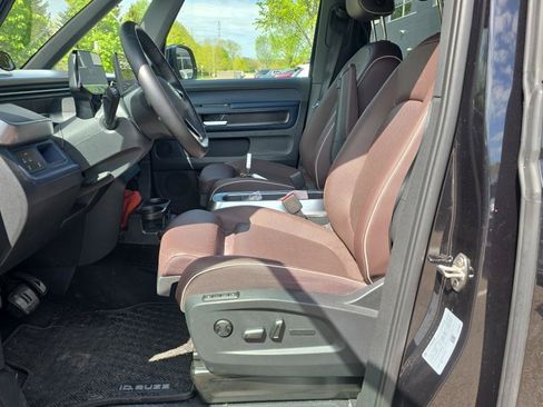 Used 2025 Volkswagen ID. Buzz Pro S RWD image 4