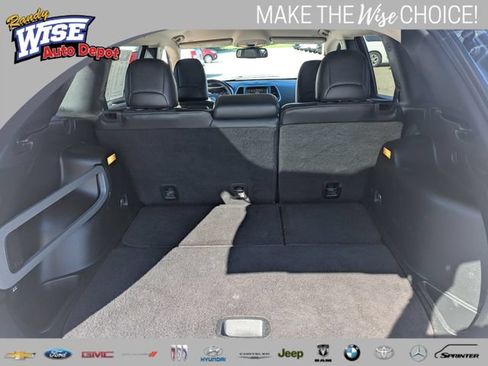 Used 2018 Jeep Cherokee Latitude Plus FWD image 17