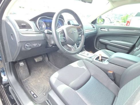 Used 2022 Chrysler 300 Touring RWD image 11
