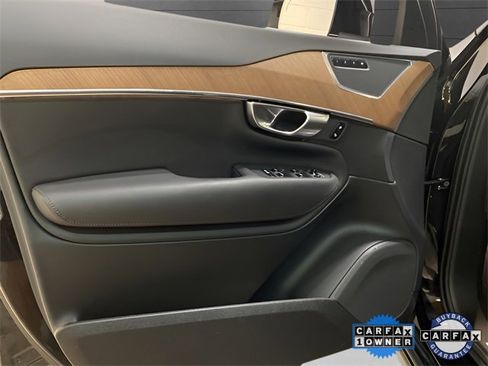 Used 2025 Volvo XC90 B6 Plus image 24