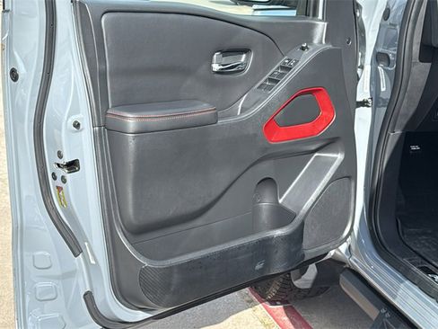 Used 2023 Nissan Frontier PRO-4X w/ Pro Convenience Package image 9