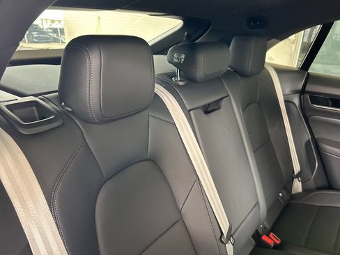 Used 2025 Porsche Macan Electric RWD image 28