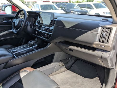 Used 2024 Nissan Pathfinder Platinum w/ Cargo Package image 34