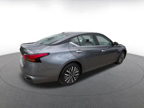 Used 2025 Nissan Altima 2.5 SV image 15