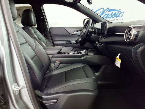 New 2026 Chevrolet Equinox LT w/ Convenience Package II FWD image 11