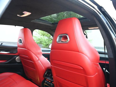 Used 2015 BMW X6 M image 16