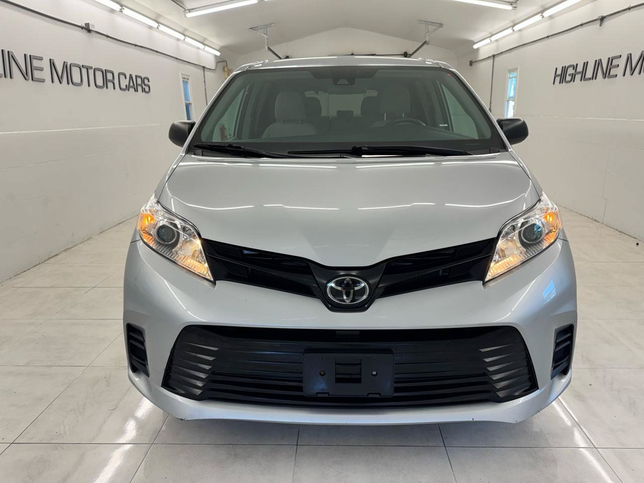 Used 2020 Toyota Sienna L FWD image 2