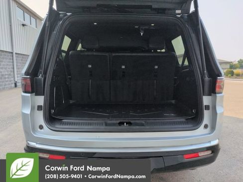 Used 2022 Jeep Wagoneer Series II AWD/4WD image 28