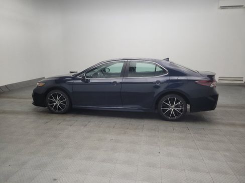 Used 2021 Toyota Camry SE FWD image 3