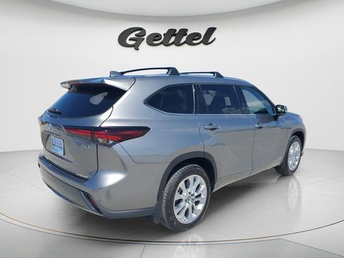 Used 2025 Toyota Highlander Limited image 12