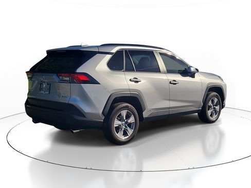 Used 2025 Toyota RAV4 XLE AWD/4WD image 7
