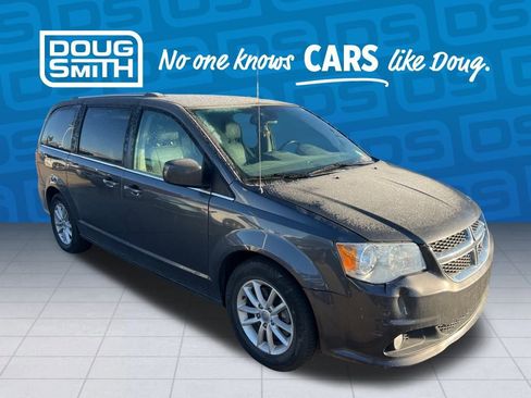Used 2019 Dodge Grand Caravan SXT w/ Driver Convenience Group image 6