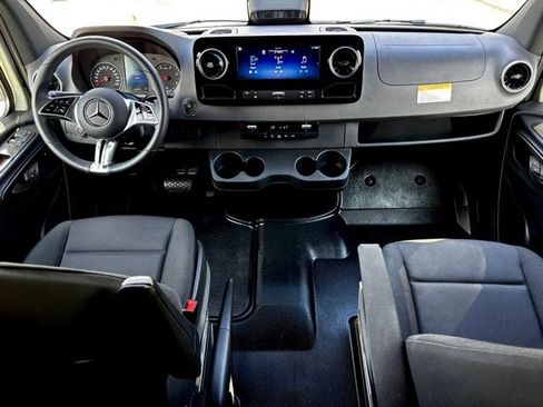 Used 2025 Mercedes-Benz Sprinter 2500 image 20