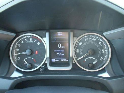 Certified 2022 Toyota Tacoma SR5 AWD/4WD image 14