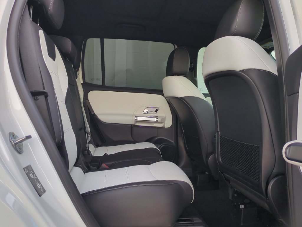 Used 2023 Mercedes-Benz GLB 250 4MATIC image 34