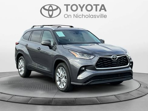 Used 2023 Toyota Highlander Limited image 8