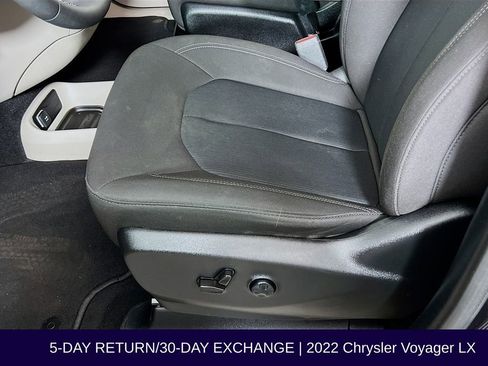 Used 2022 Chrysler Voyager LX image 24