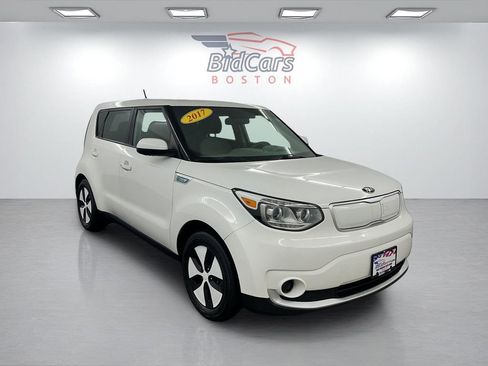 Used 2017 Kia Soul EV-e image 3