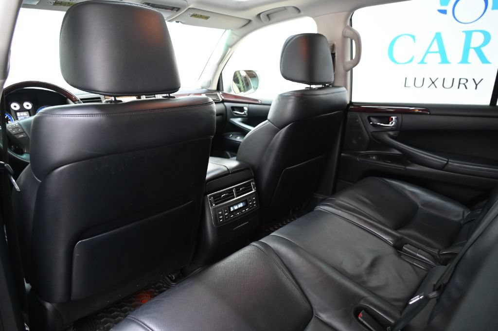 Used 2011 Lexus LX 570 4WD w/ Luxury Pkg image 40