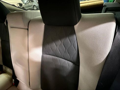 Used 2020 Toyota Corolla LE image 17