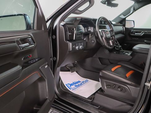 Used 2024 GMC Sierra 1500 AT4 w/ Technology Package AWD/4WD image 4