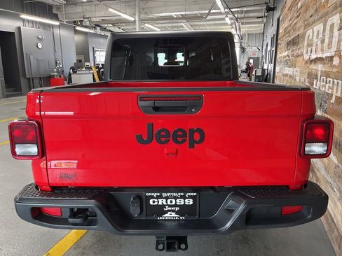 Used 2024 Jeep Gladiator Sport AWD/4WD image 24