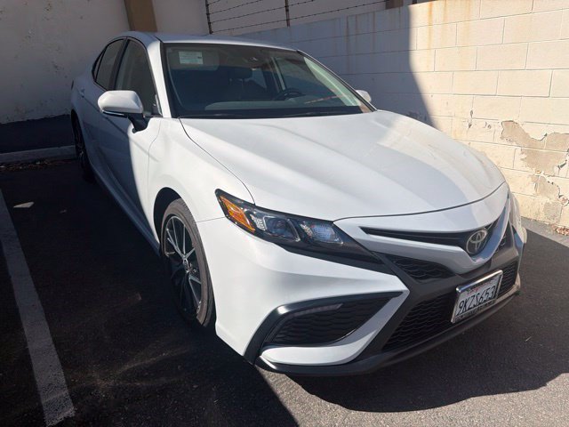 Used 2024 Toyota Camry SE FWD image 3