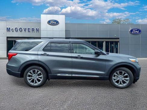 Used 2022 Ford Explorer XLT w/ Equipment Group 202A AWD/4WD image 5