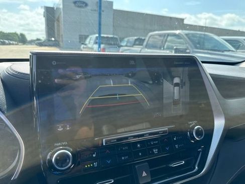 Used 2020 Toyota Highlander Platinum AWD/4WD image 25