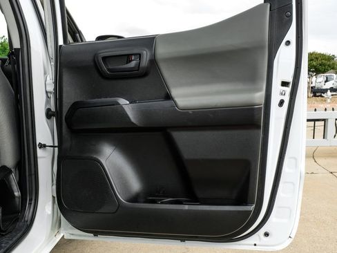 Used 2020 Toyota Tacoma SR w/ SR Convenience Package RWD image 45
