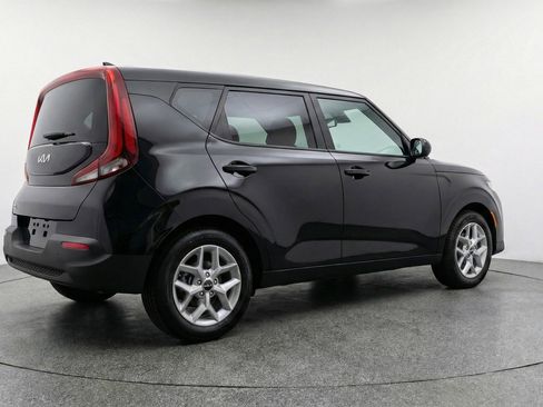 Used 2025 Kia Soul LX w/ LX Technology Package image 9