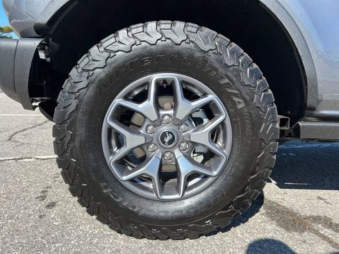 Used 2025 Ford Bronco Badlands image 17