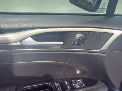 Used 2016 Ford Fusion SE w/ Equipment Group 202A FWD image 38