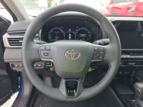 Used 2025 Toyota Camry XLE FWD image 10