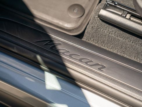 Certified 2026 Porsche Macan AWD/4WD image 12