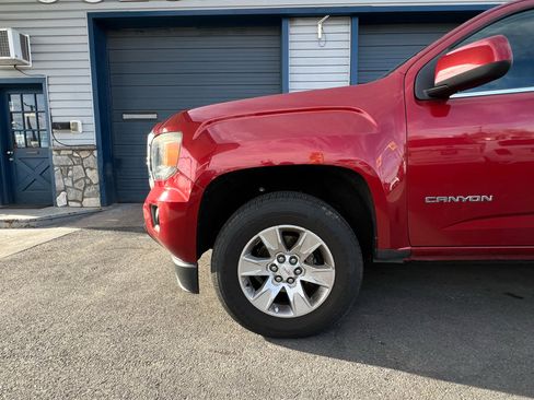 Used 2016 GMC Canyon SLE w/ SLE Convenience Package image 2