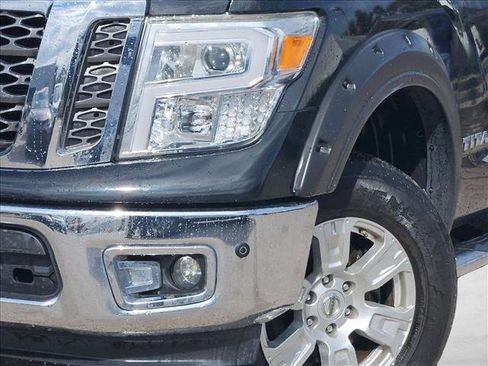 Used 2018 Nissan Titan SV w/ SV Convenience Package image 3