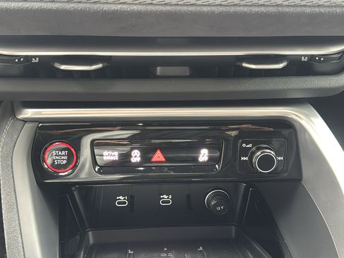 New 2025 Audi SQ5 Prestige image 20