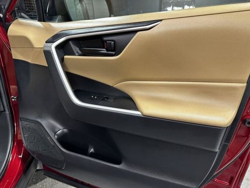 Used 2019 Toyota RAV4 LE FWD image 34